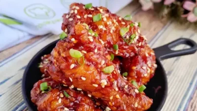 Pedas dan Manis Menggoda, Korean Spicy Chicken Jadi Primadona di Indonesia