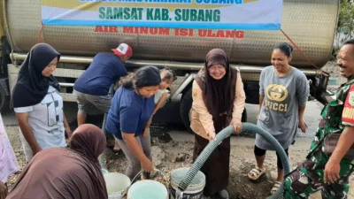 Samsat Subang Bantu Warga Palasari yang Kesulitan Air Bersih