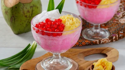 One of Indonesian Dessert Recommendations, that is es campur (Image From: L Hong To Rtai)