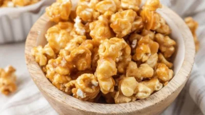 Popcorn Caramel ala Bioskop XXI. (Sumber Gambar: Live Well Bake Often)