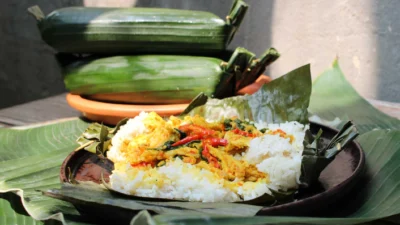 Cobain Nasi Bakar Ayam Suwir yang Cocok Kamu Hidangan Sebagai Menu Utama yang Lezat (Image From: Cook Me Indonesian)