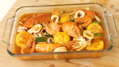 Pasti Nagih Banget! Cara Membuat Seafood Saus Padang Ala Chef Devina Hermawan