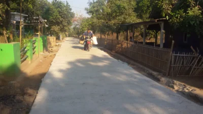 Desa Neglasari Bangun Jalan Cor Beton 100 Meter untuk Dukung Aktivitas Pertanian