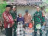 Babinsa Koramil 0402/Batujaya Salurkan Bantuan Sosial ke Warga Lanjut Usia