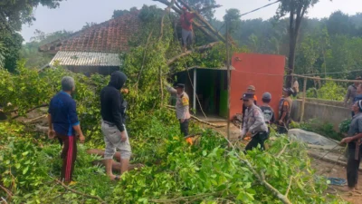 Puluhan Rumah di Kecamatan Sagalaherang Rusak Akibat Angin Puting Beliung