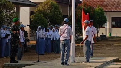 Upacara Bendera di SMKN 1 Purwasari, Danposramil Ajak Siswa Jaga Nama Baik dan Bela Negara