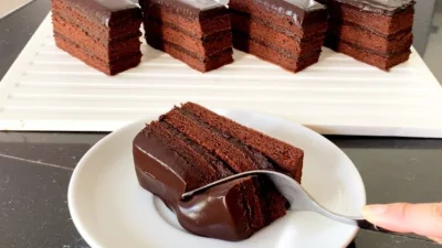 Resep Moist Chocolate Cake Kukus yang Lagi Viral