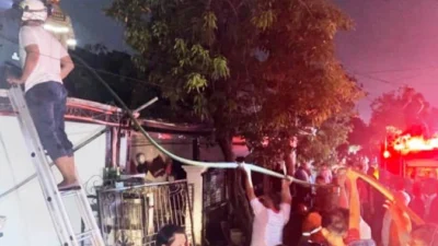 Tiga Rumah Sekitar Perum Peruri Karawang Dilahap si Jago Merah