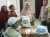 922 KPM Kelurahan Tanjungmekar Karawang Terima Bantuan Beras 10 Kg