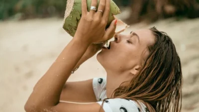 Manfaat Minum Air Kelapa yang Harus Kamu Ketahui, Dehidrasi Say Goodbye! (image from Freepik kireyonok_yuliya)