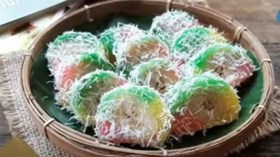 Resep Putri Noong atau Kue Kacamata, Kreasi Jajanan Pasar yang Dikangenin Ibu-Ibu (image from screenshot YouTube nophy kitchen)