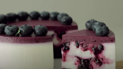 Resep Blueberry Cheese Cake, Kreasi Kue Lembut Citarasa Manis Bikin Ketagihan Makannya (image from screenshot Youtube cooking tree)