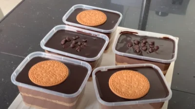 Resep Eclair Dessert Box, Kreasi Kue Lembut Berpadu Coklat Makin Lumer di Mulut (image from screenshot Youtube cooking with hel)