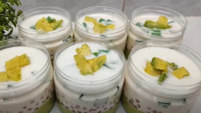 Enaknya Buat Resep Buko Sago Alpukat, Tambah Es Batu Makin Nikmat dan Segar (image from screenshot Youtube cr cook)