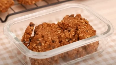 Resep Oat Choco Cookies, Kreasi Kukis Kering yang Nikmat dan Renyah (image from screenshot Youtube dapurumi)