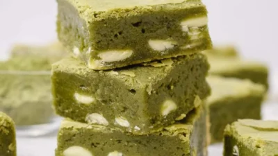 Resep Matcha Fudgy Brownies, Kreasi Brownis yang Lembut dan Renyah di Lidah (image from sweet mouth joy)