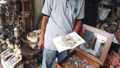 Pasar Antik Uang Kuno