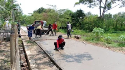 Pemdes Bojongjaya Bangun Jalan Beton Kp. Karanganyar