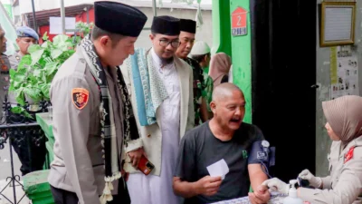 Polres Cimahi Gelar Jumat Curhat, Berikan Pengobatan dan SIM Gratis Bagi Masyarakat