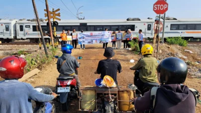 PT KAI Daop 3 Cirebon Sosialisasi Keselamatan di Perlintasan Sebidang