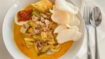 Lontong Sayur Betawi. (Sumber Gambar: Suara Merdeka)