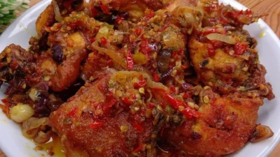 Ayam Chili Padi. (Sumber Gambar: YouTube: Kina NRL)