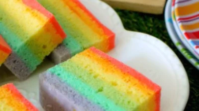 Bolu Kukus Pelangi Tanpa Mixer. (Sumber Gambar: Peng's Kitchen)