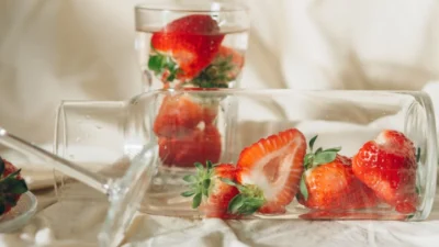 Temukan Manfaat Buah Strawberry untuk Wajah yang Bisa Bikin Kamu Menawan (Image From: Pexels/Nataliya Vaitkevich)