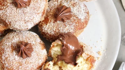 Catat Resep Bomboloni Isi Coklat yang Lumer, Manisnya Bikin Ketagihan (Image From: Bake to the roots)