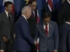 Jabat Tangan Joe Biden Kepada Joko Widodo. (Sumber Foto: Screenshot via akun X @RealPepeEscobar)