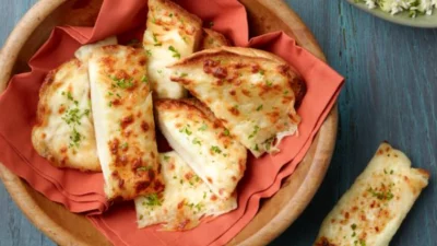 Resep Roti Mozzarella Goreng yang Wajib Kamu Buat di Rumah untuk Camilan Asik di Malam Hari (Image From: Food Network)