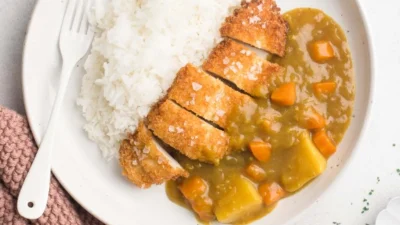 Chicken Katsu Saus Kari. (Sumber Gambar: Eat, Little Bird)