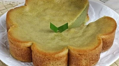 Kue Bolu Kemojo Pandan. (Sumber Foto: Halloriau.com)