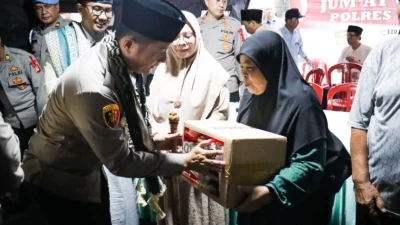 Polres Cimahi Gelar Jumat Curhat Sambil Berikan Pengobatan dan SIM Gratis