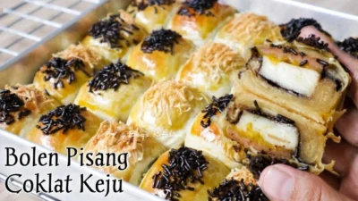 Resep Molen Pisang Coklat Keju Mini yang Lentur dan Lembut