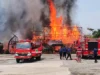 Kebocoran Gas, Saung Kabogoh di Jalan Siliwangi Karawang Barat Dilahap Si Jago Merah