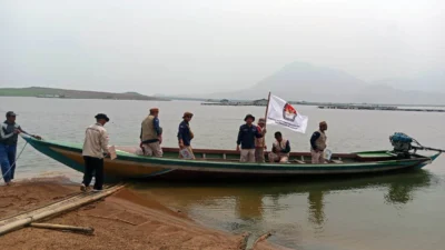 Pakai Perahu, PPK Sukasari Purwakarta Sosialisasi Sasar Petani KJA