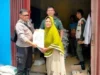 1.331 KPM Warga Kelurahan Mekarjati Kecamatan Karawang Barat Terima Bansos Beras 10 Kg