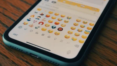 Cara Ubah Emoji Android Menjadi iPhone di Instagram