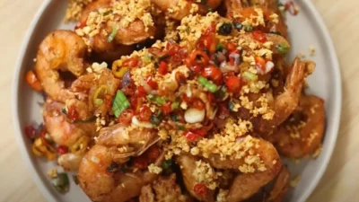 Resep Udang Cabe Garam, Kreasi Seafood yang Simpel dan Gampang Dicoba di Rumah (image from screenshot Youtube Devina Hermawan)