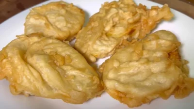 Resep Ubi Goreng Tepung, Kreasi Gorengan yang Dijamin Krenyes Krenyes (image from screenshot Youtube ceceromed kitchen)