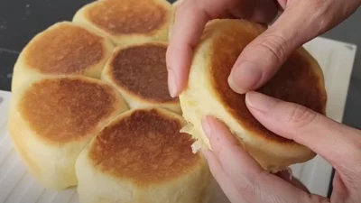 Resep Choco Milk Bread, Kreasi Roti yang Teksturnya Fluffy Dijamin Anti Gagal (image from screenshot Youtube cooking with hel)