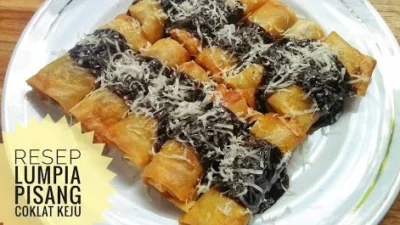 Resep Lumpia Pisang Coklat Keju, Kreasi Gorengan yang Dijamin Lumer dan Tebel Coklatnya (image from screenshot Youtube dinofarms)