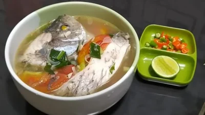 Resep Sop Ikan Gurame dengan Citarasa Lezat Mirip Seperti di Rumah Makan Khas Sunda (image from screenshot Youtube mbak ning)