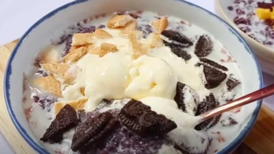 Resep Bubur Ketan Hitam dan Es Krim, Kreasi Dessert yang Lembut dan Segar (image from screenshot Youtube shaen channel)