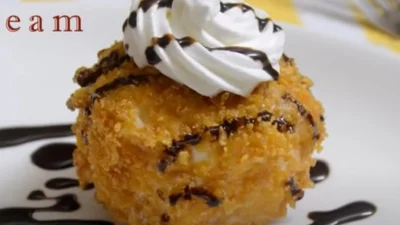 Resep Es Krim Goreng, Kreasi Dessert Renyah Namun Segar dan Lembut di Dalam (image from screenshot Youtube veggie recipe house)