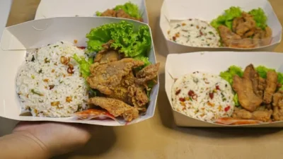 Resep Nasi Daun Jeruk Kulit Ayam yang Dijamin Crispy di Luar Namun Lembut di Dalam (image from screenshot Youtube vita cooking)