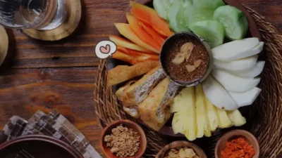 Seger! Resep Rujak Bumbu Bangkok yang Bikin Ketagihan