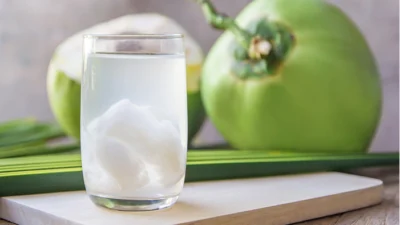 Air Kelapa Muda Minuman Segar dengan Khasiat yang Dapat Membuatmu Awet Muda