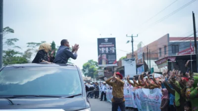 Lambaian Tangan Masyarakat Subang Antarkan H.Ruhimat Pulang ke Cimute